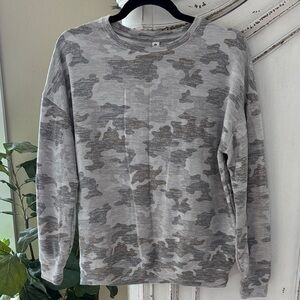 ATHLETA Gray Camo Pure Luxe Printed Crewneck Sweatshirt Women’s Size Small Modal